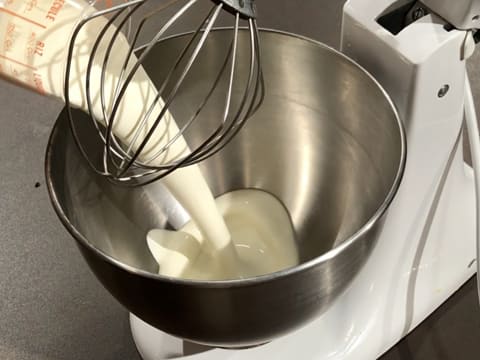 Pour the whipping cream in the stand mixer bowl fitted with the whisk