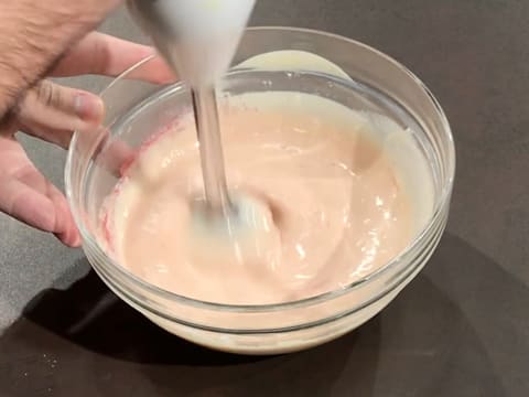 Mix the white chocolate with a hand blender