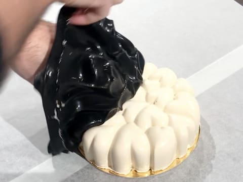 Release the cake from the silicone mould