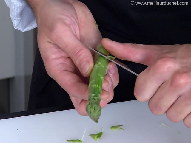 Pealing asparagus