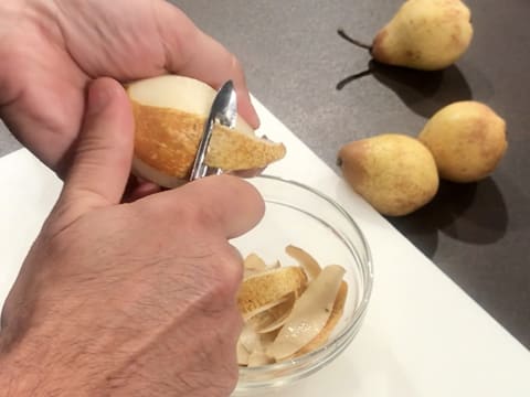 Peel the pears with a peeler