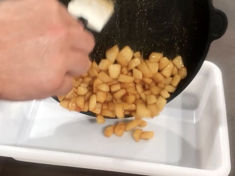 Place the cooked pear cubes in a food tray