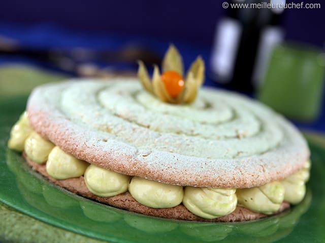 Pistachio Succès Cake