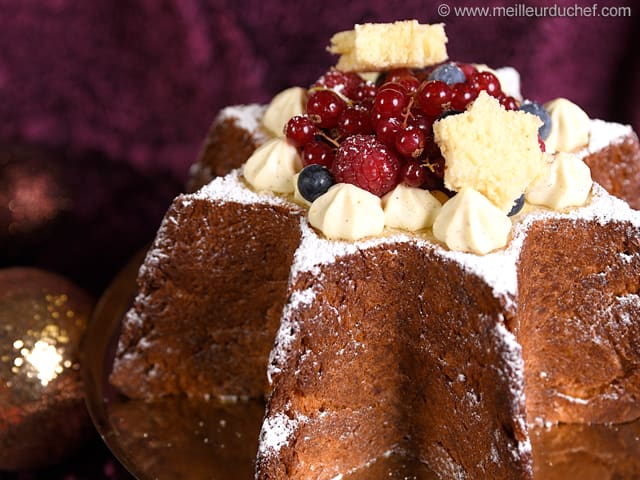 Stella di Pandoro with Red Berries