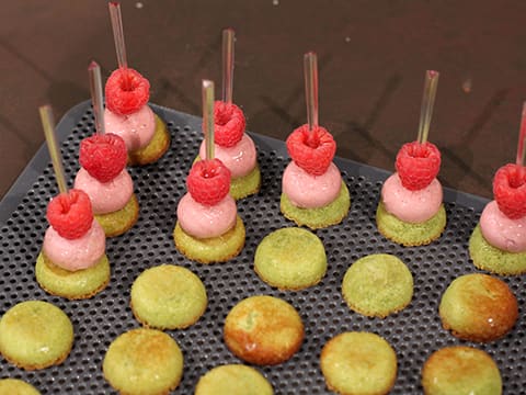 Strawberry & Pistachio Mini Bites - 18