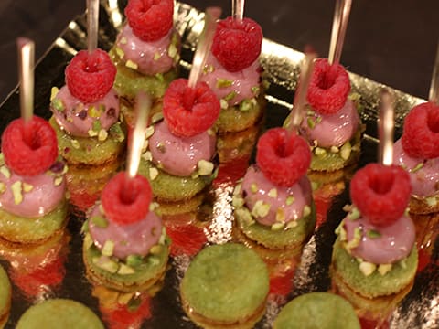 Strawberry & Pistachio Mini Bites - 20