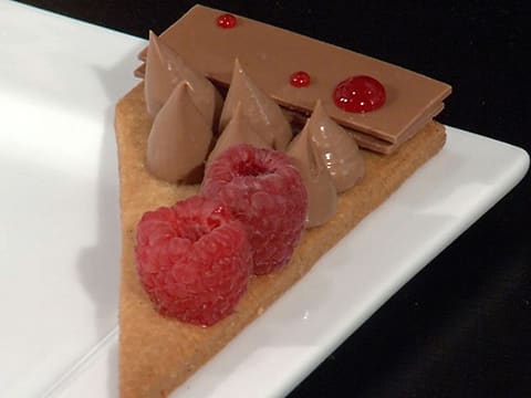 Milk Chocolate Crémeux & Raspberry Tart - 60