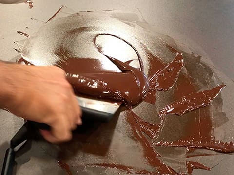 Tempering dark chocolate couverture (traditional method) - 19