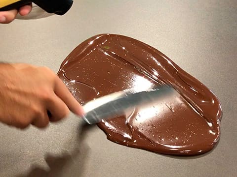 Tempering dark chocolate couverture (traditional method) - 7