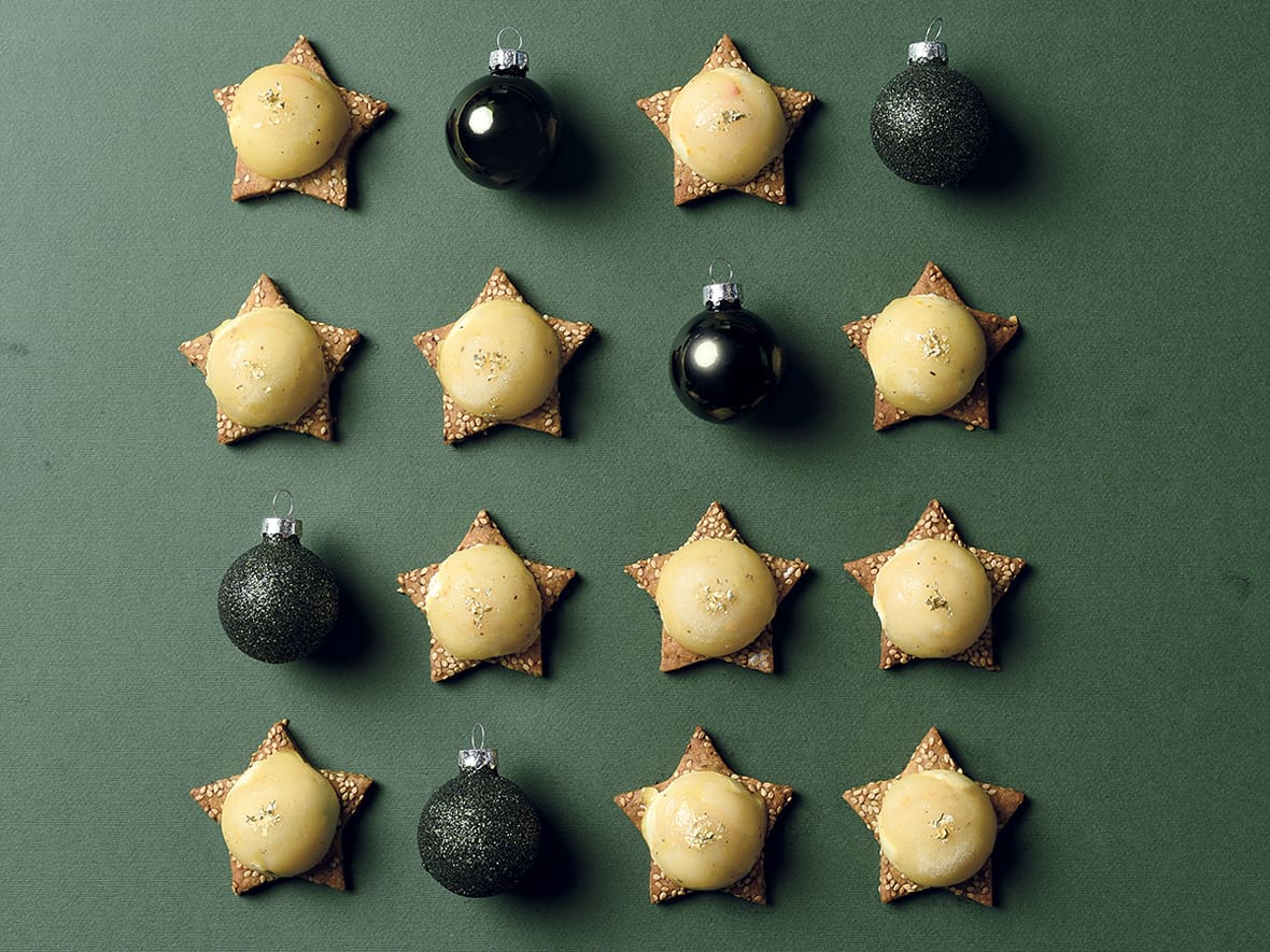 Sablés au parmesan et Saint Jacques.*ATTR