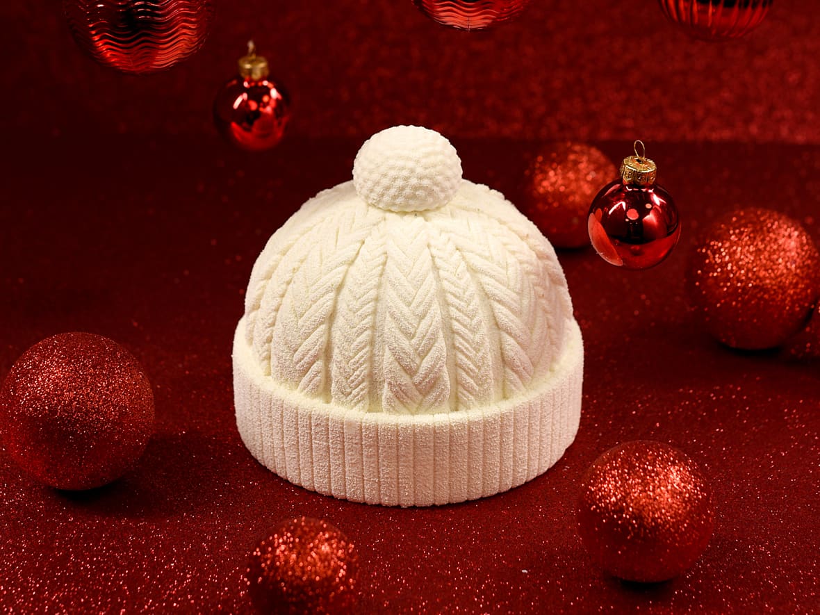Bonnet en chocolat blanc en trompe-l'œil.*ATTR