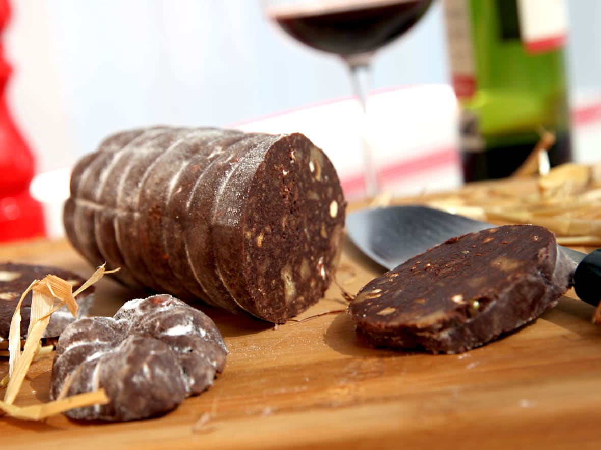 Saucisson en chocolat en trompe-l'œil.*ATTR