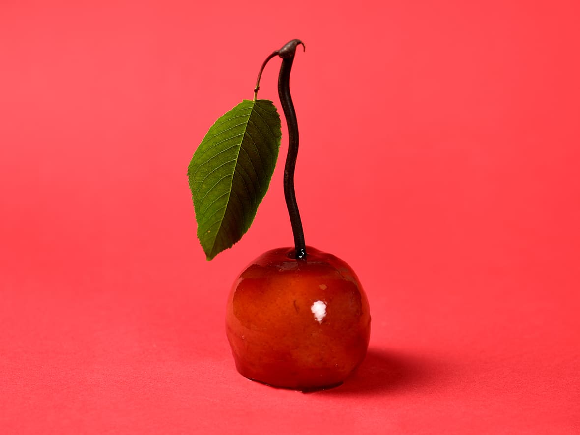 Entremets cerise en trompe-l'œil.*ATTR