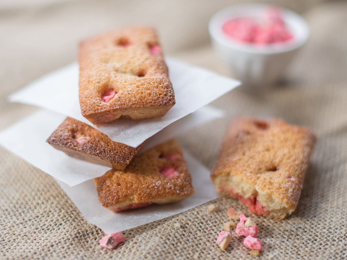 Financiers à la praline rose.*ATTR