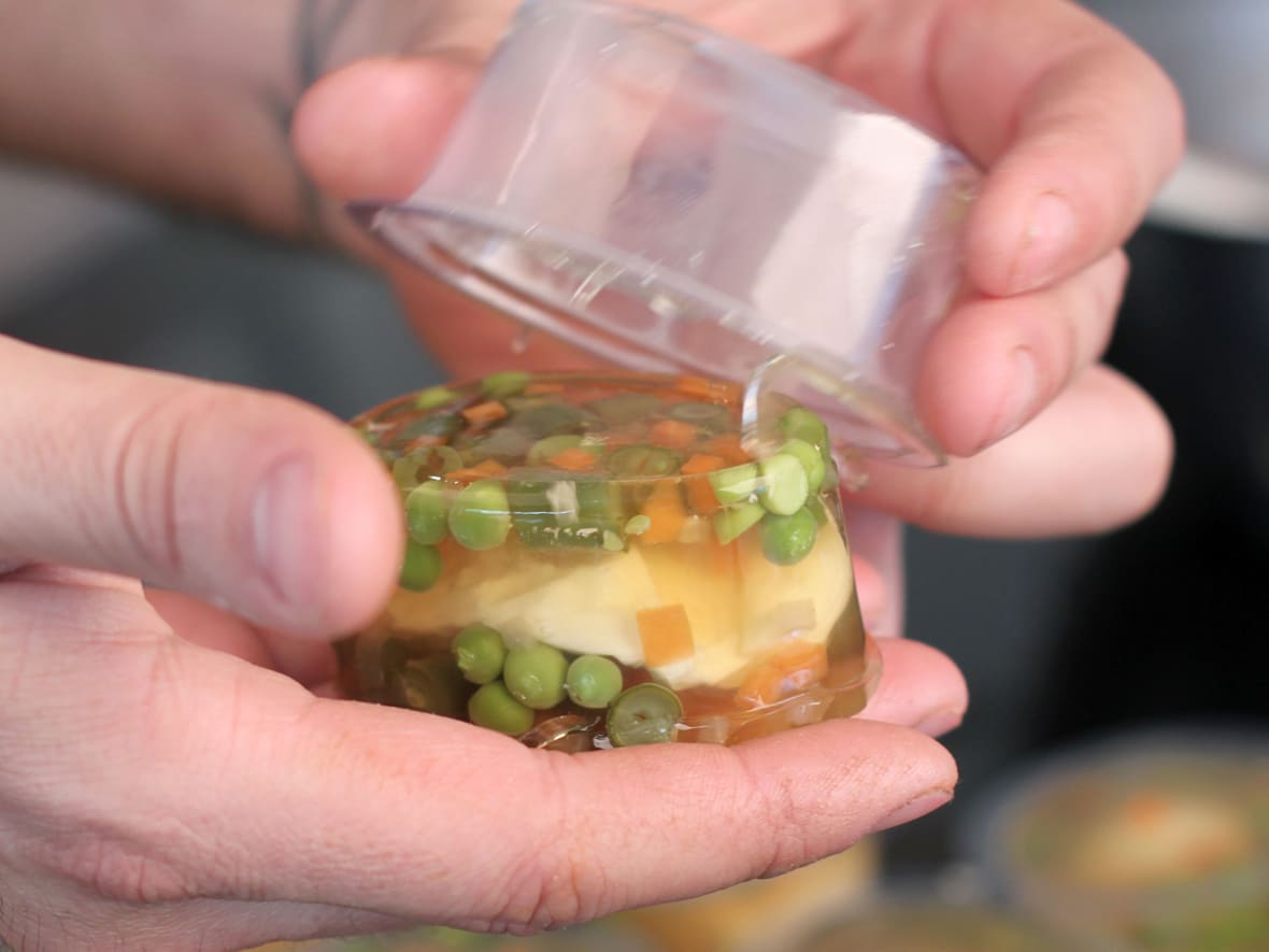 Démoulage aspics.*ATTR