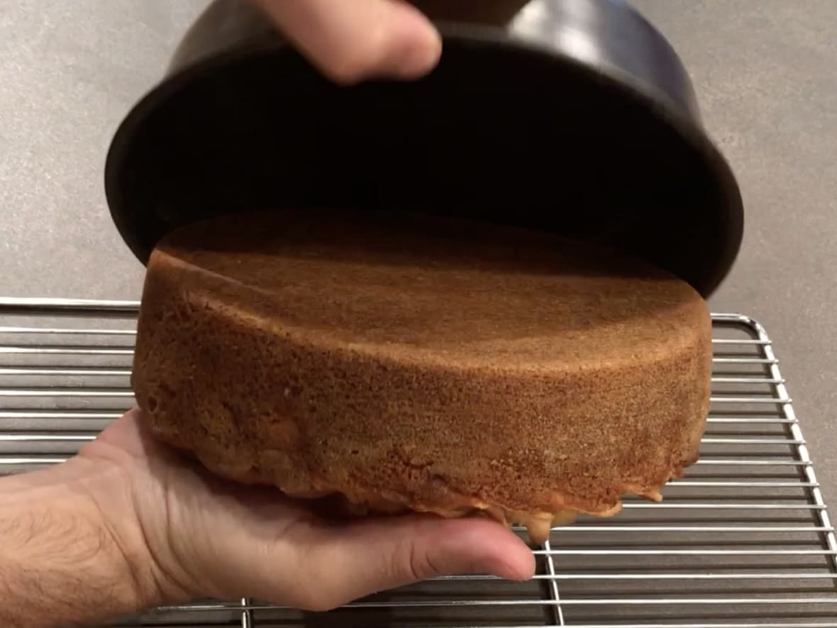 Démoulage gâteau.*ATTR