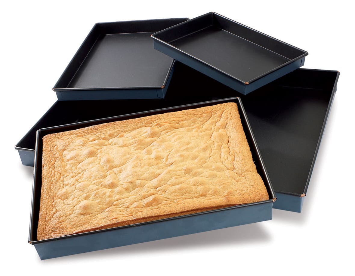 Caisse à génoise antiadhésive.*ATTR