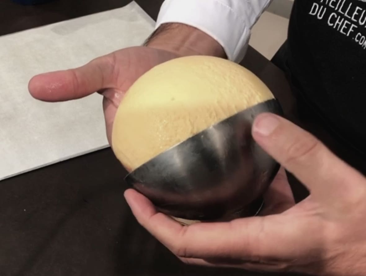 Moule demi-sphère métal.*ATTR