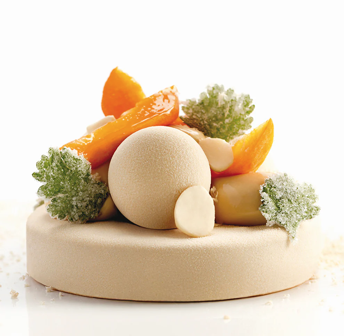 Dessert avec sphère chocolatée.*ATTR