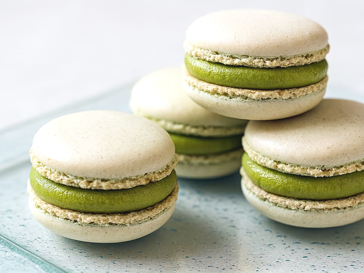 Macarons à la poudre d'amande et pistache.*ATTR