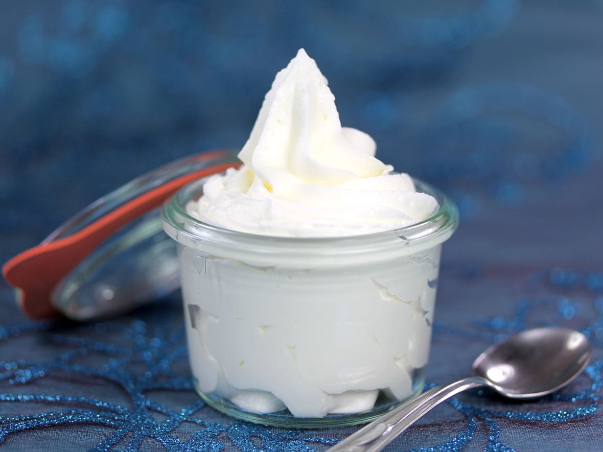 Crème chantilly.*ATTR