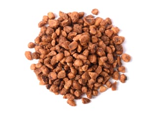 Nocciole tritate pelate e caramellate