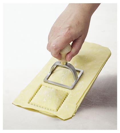 https://files.meilleurduchef.com/mdc/photo/product/che/square-ravioli-stamp/square-ravioli-stamp-6-zoom.jpg