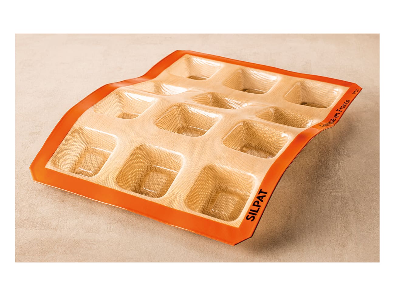 https://files.meilleurduchef.com/mdc/photo/product/dem/silpat-mould-square-savarin-24-cavities/silpat-mould-square-savarin-24-cavities-2-main-1300.jpg