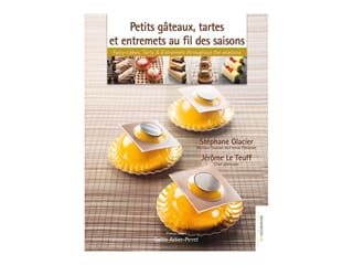 Petits gâteaux, tartes & entremets au fil des saisons (French & English)