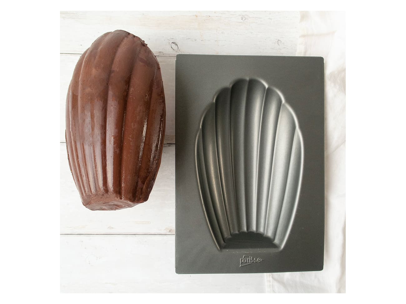 Patisse Giant Madeleine Mould XXL - 17.5x25.5cm Non-Stick Steel Baking Pan For Large Madeleines