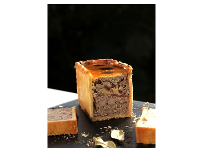 https://files.meilleurduchef.com/mdc/photo/produit/gob/moule-pate-croute/moule-pate-croute-5-main-650.jpg