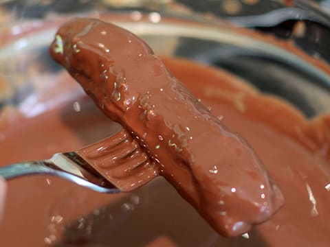 Barre chocolatée, biscuitée au caramel fondant - La recette avec photos -  Meilleur du Chef