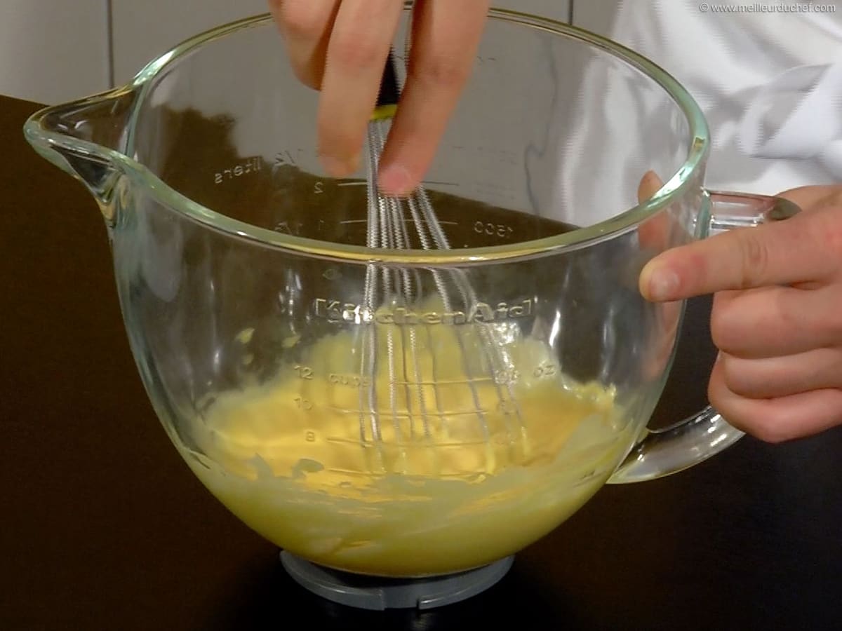 Whisk eggs with sugar