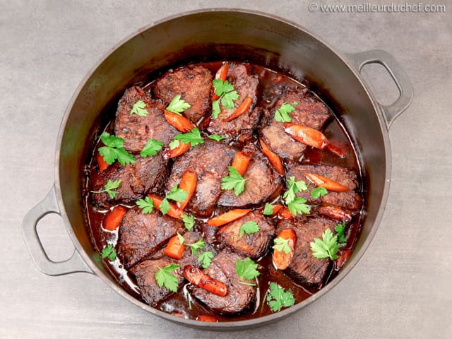 Braisé de boeuf aux carottes : Recette de Braisé de boeuf aux carottes