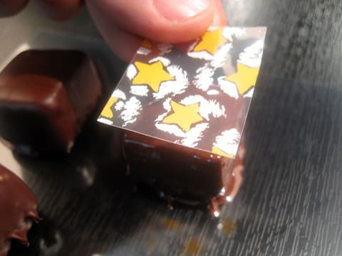 Bonbon chocolat fourré à la ganache - 32