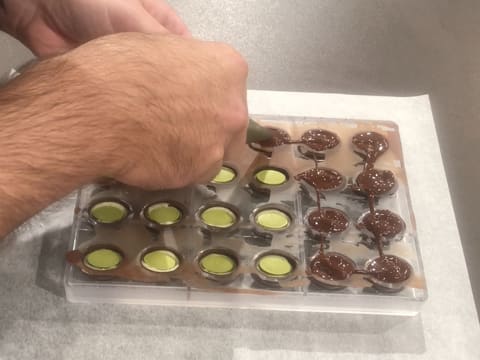 Bonbons Gianduja pistache - Notre recette illustrée - Meilleur du Chef