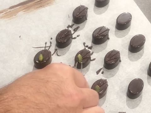 Bonbons Gianduja pistache - Notre recette illustrée - Meilleur du Chef