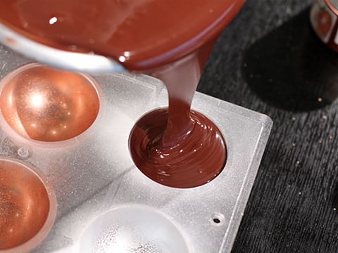 Boules De Noel En Chocolat Notre Recette Illustree Meilleur Du Chef