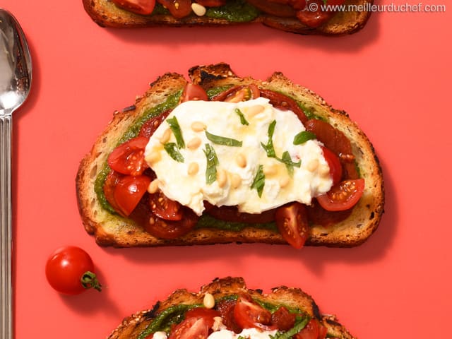 Bruschetta pesto, tomates et burrata