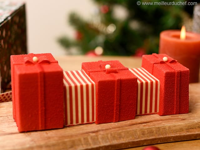 Bûche de Noël glacée relief arabesque finition perlé velours - Fiche  recette avec photos - Meilleur du Chef