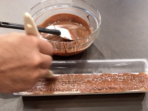 Bûche de Noël coco chocolat, façon bounty - Notre recette illustrée -  Meilleur du Chef