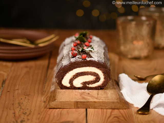 Jolie déco meringue et chocolat  Buche de noel, Recette dessert noel, Buche  de noel chocolat