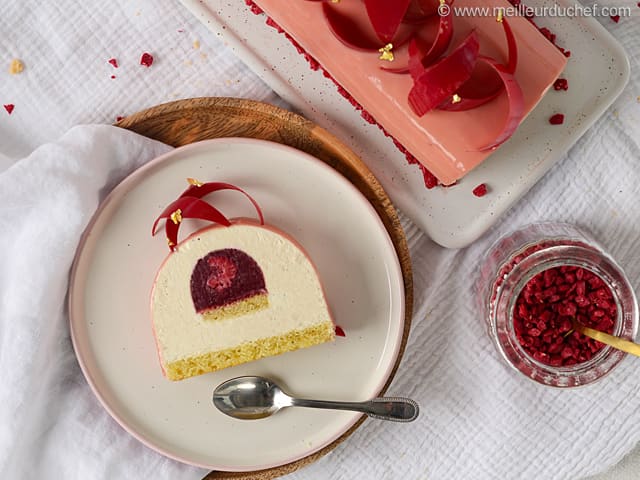 Bûche de Noël framboise et vanille Tahiti - Recette de cuisine illustrée -  Meilleur du Chef