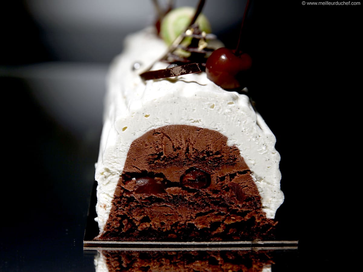 Bûche de Noël façon forêt noire - Notre recette illustrée - Meilleur du