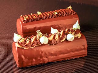 Bûche de Noël aux deux chocolats et poires