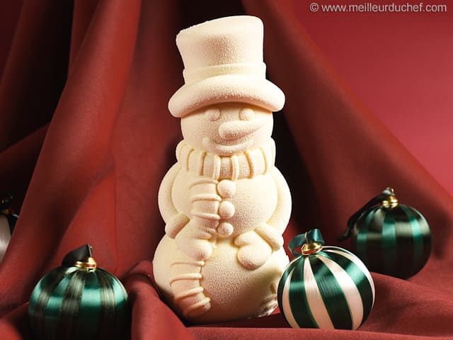 Bûche de Noël bonhomme de neige aux fruits rouges, crémeux chocolat & vanille légère