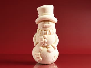 Bûche de Noël bonhomme de neige aux fruits rouges, crémeux chocolat & vanille légère