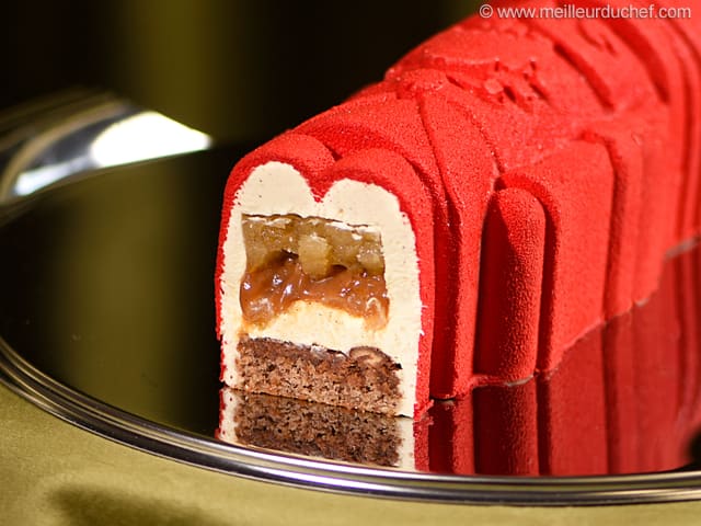 Bûche de Noël "Casse noisette" noix de pécan, poire Williams, caramel et vanille Bourbon
