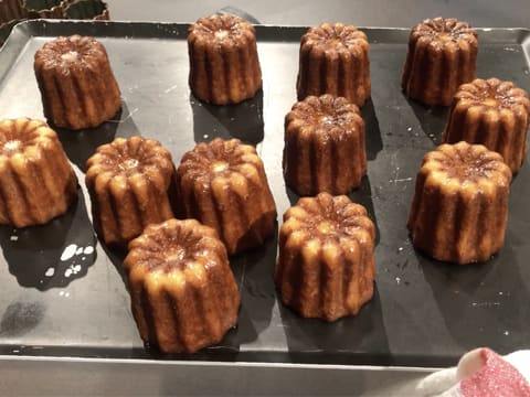 Cannelés bordelais