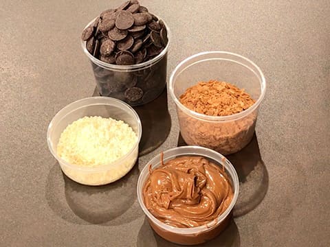 Carrés de chocolat au lait, ganache croustillante et pétillante - 1